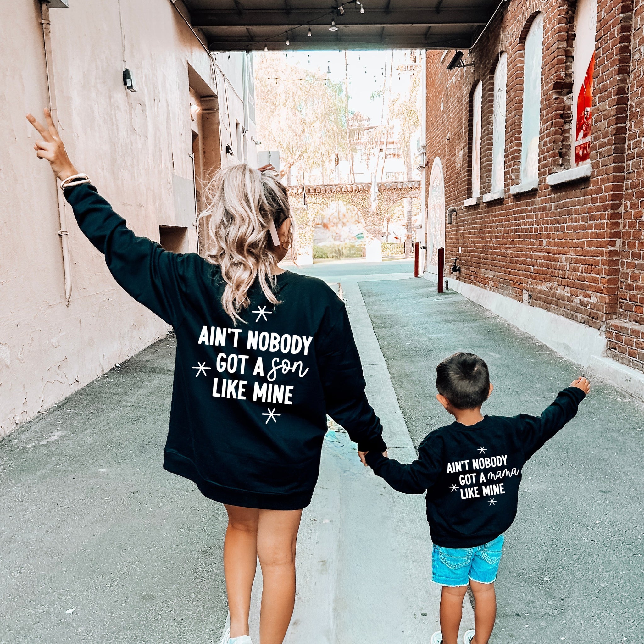 Ain't nobody like my mama / son / daughter - Black - Mommy & Me Oversized Sweatshirts